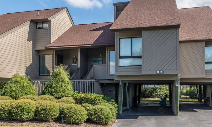 Litchfield by the Sea Condominio | Hermosa unidad en la comunidad Heron Marsh en Litchfield by the Sea