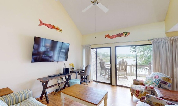 Pawleys Island Villa | Heron Marsh Escape Split Level Villa Lake Views
