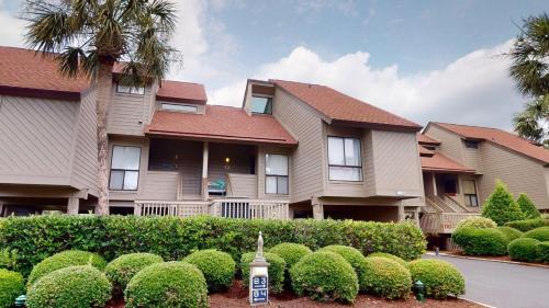 Pawleys Island Villa | Heron Marsh Escape Split Level Villa Lake Views