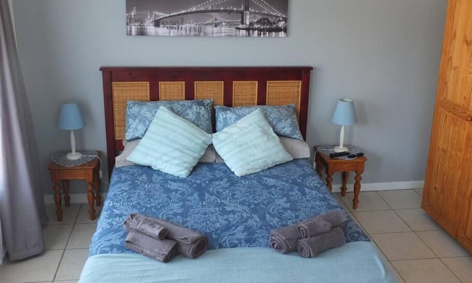 West Bank Apartamento | Heron Place sunny self-catering garden flatlet