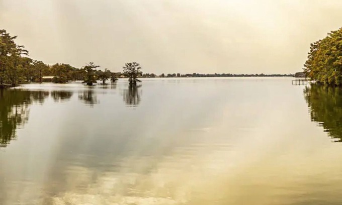 Ferriday Casa | Heron's Cove Lake House with dock and kayaks