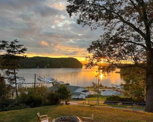 Staunton River Casa | Heron’s Cove on Leesville Lake.