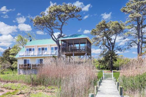Deep Hole Casa | Heron's Cove on Salt Meadow - Pet friendly, waterfront home!