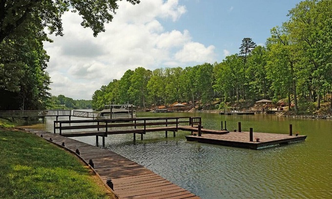 Troutman Casa | Heron’s Landing – Fire-pit, kayaks, & paddle board