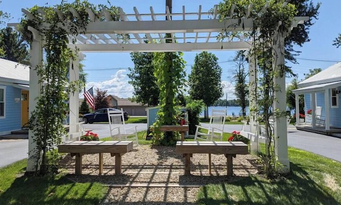 Paw Paw Lake Cabaña | Heron's Nest I Paw Paw Lake Cottages I Erie #2