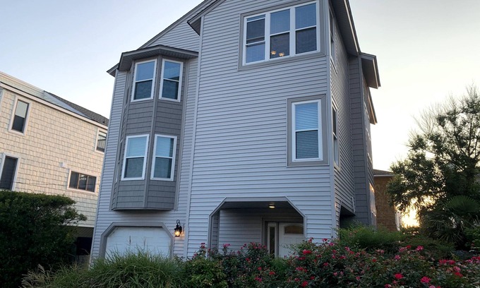 Croatan Beach Casa | Herons and Egrets by the Sea-2 min walk to CROATAN BEACH