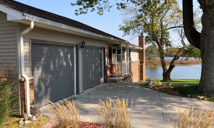 Quincy Casa | Herons Landing - Lakefront Home on Marble Lake - Sleeps 11