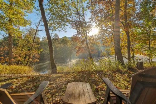 Great Cacapon Casa | Herons Rest - Riverfront, Fire Pit, All seasons Porch, Grill, Games, Fishing, Deck, Wifi, River view
