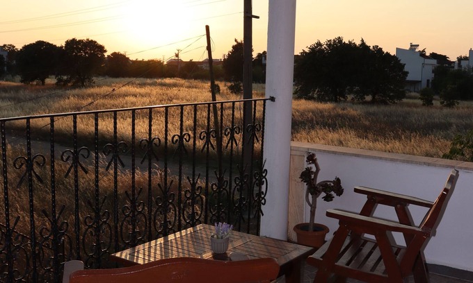 Ezine Cama Y Desayuno | Herrera Otel & Tiny Houses