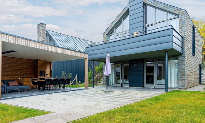 Maastricht Villa | Hertogenvilla waterfront - 3 bedrooms / 3 bathrooms