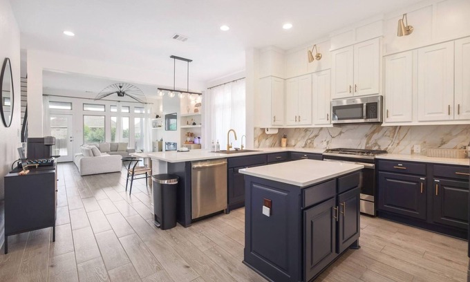 Liberty Hill Casa | Hestia: 4/3 bdrm Stylish Santa Rita + EV Charger