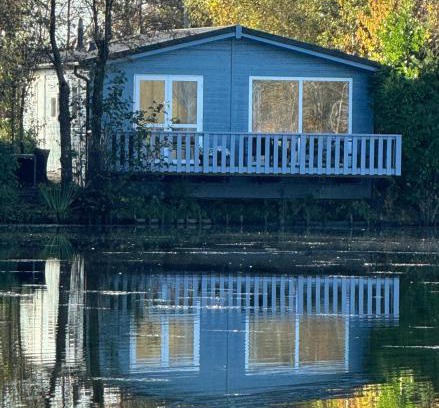 Oosterwolde Chalet De Esquí | Het sfeervolle Meerhuis voor een bijzonder verblijf