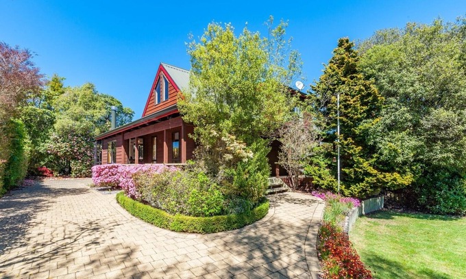 Nukuhau Casa | HEY JUDE - TAUPO HOLIDAY HOME, family friendly in Lake Taupo