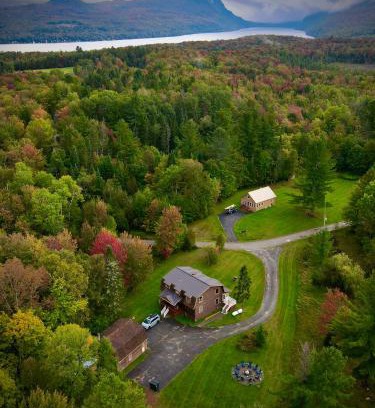 Barton Casa | HGTV Log Cabin near Lake Willoughby, Burke, Jaypeak ang Kingdom Trails