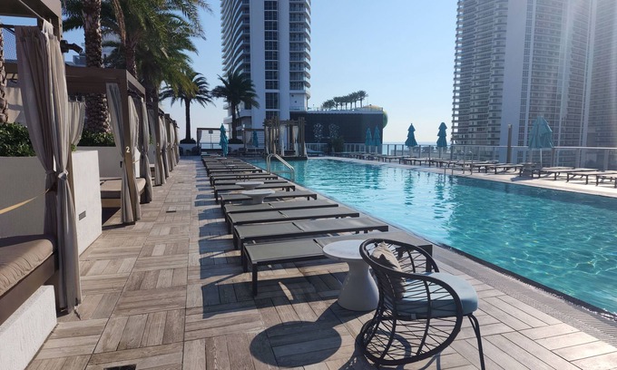 Hollywood South Central Beach Complejo | HH Exclusive Condos by Cielo Stays