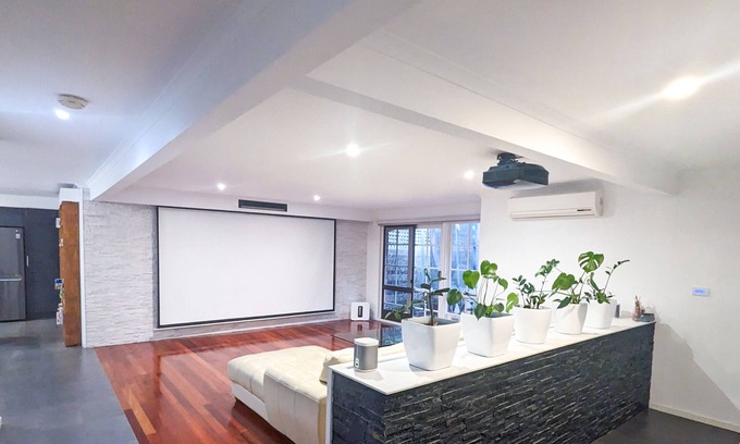 Carnegie Casa | Hi-Tech Hideaway with Surprises.