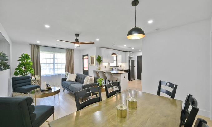 Garden Oaks Casa | Hialeah, Spacious, Pet Friendly