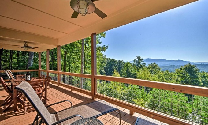 Hiawassee Casa | Hiawassee Home with Views Less Than 1 Mi to Lake Chatuge