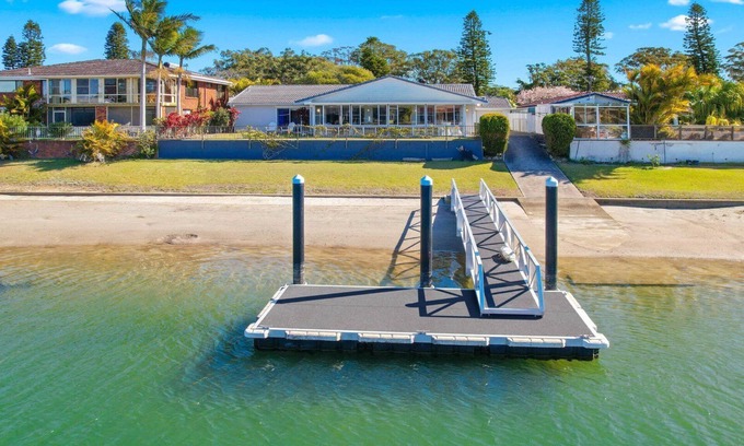 Port Macquarie Casa | Hibbard Waterfront Escape - 46 Hibbard Drive