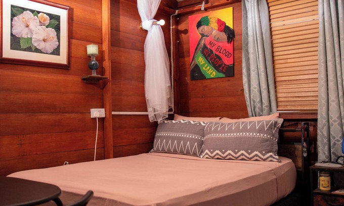 Gros Islet Cabina | Hibiscus Cabin - Cozy Getaway in peaceful Gros Islet