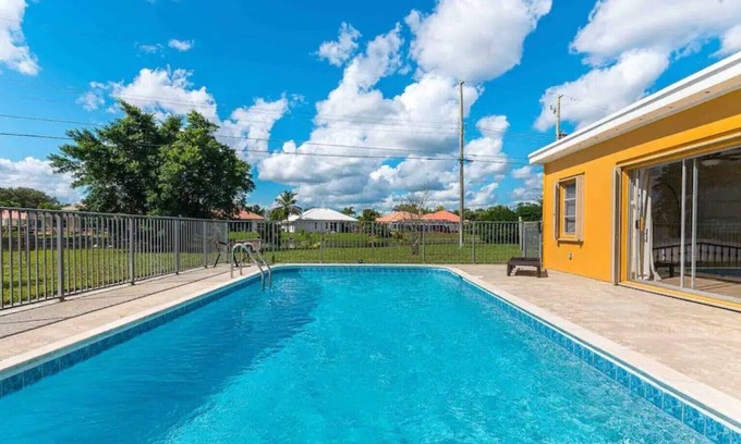 Royal Palm Beach Casa | Hibiscus Getaway