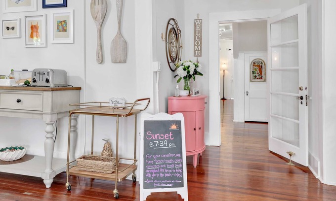 Fort Myers River District Casa | Hibiscus House Bed Breakfast Citrus Room