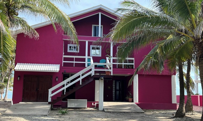 Isla de Utila Casa | Hibiscus House - Utila Ocean Front Home