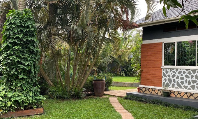 Bukoto Casa | Hibiscus House