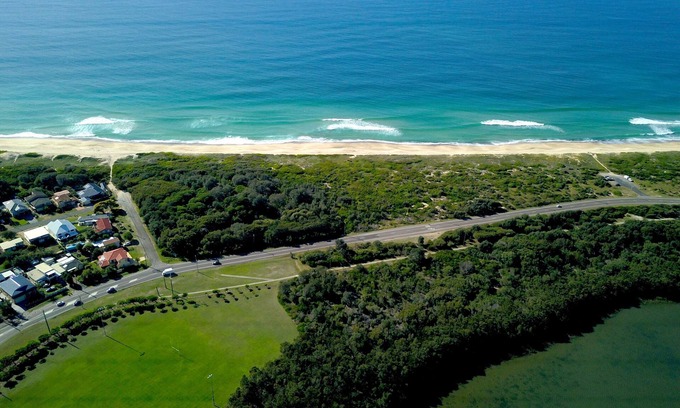 Budgewoi Hotel | Hibiscus Lakeside Motel