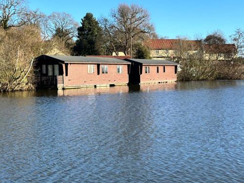 Smallburgh Alquiler De Eote | Hickling Broads Lodge Houseboat