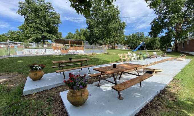 Pittsburg Cabina | Hickory Grove Hideaway - Cabin 8