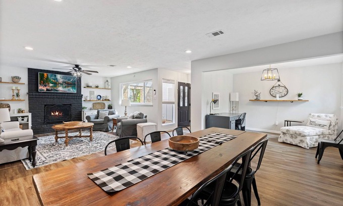 The Woodlands Casa | Hickory Haven-CLEAN-Updated - The Woodlands - Private home