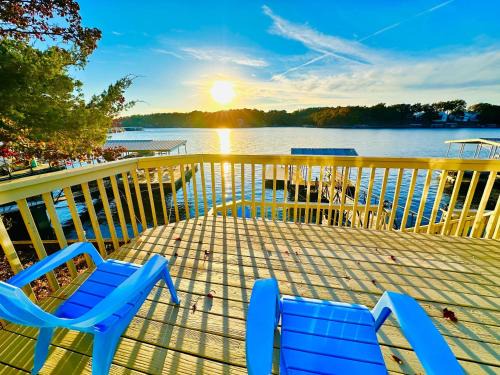 Lake Ozark Casa | Hickory Haven Private Lakefront Home
