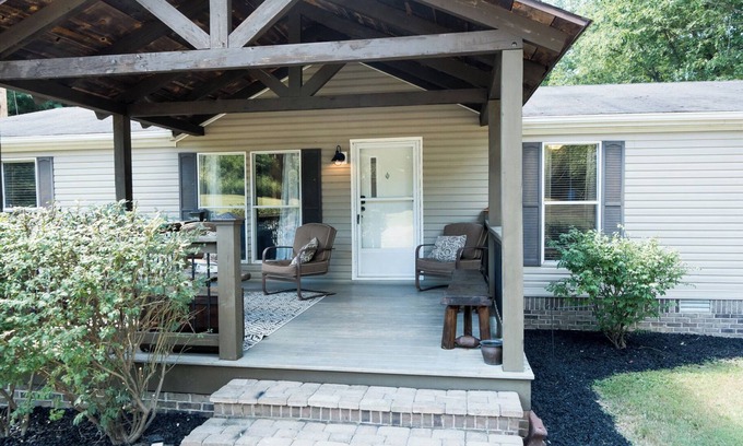 Cache Casa | Hickory Hideaway - 4 Bedroom/2 Bath in quiet country setting