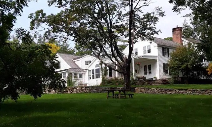 Rensselaerville Casa | Hickory Hill House: a country retreat, lovely gardens, trails, boats & tennis.