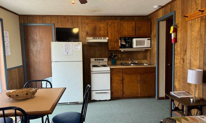 Clinton Cabina | Hickory Hollow Resort
