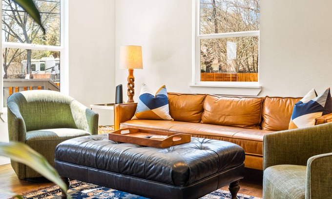 Lockhart Casa | Hickory House - Family/Group and Pet-Friendly Retreat Near Lockhart Square!