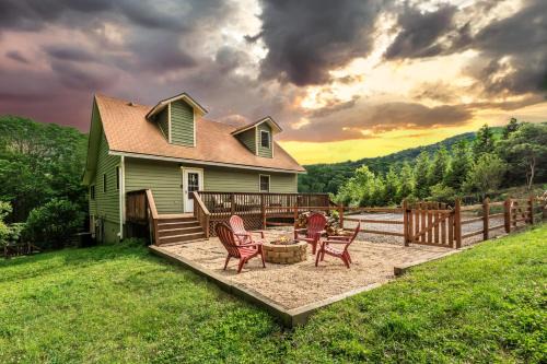 Gerton Casa | Hickory Nut Hideaway by AvantStay Mountain Views