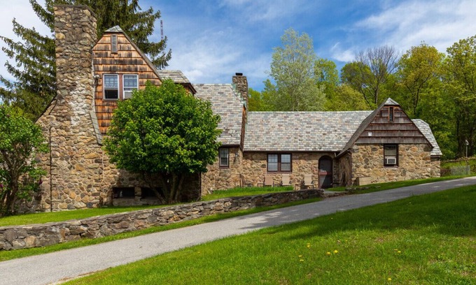 Fishkill Casa | Hickory on Willow Lake