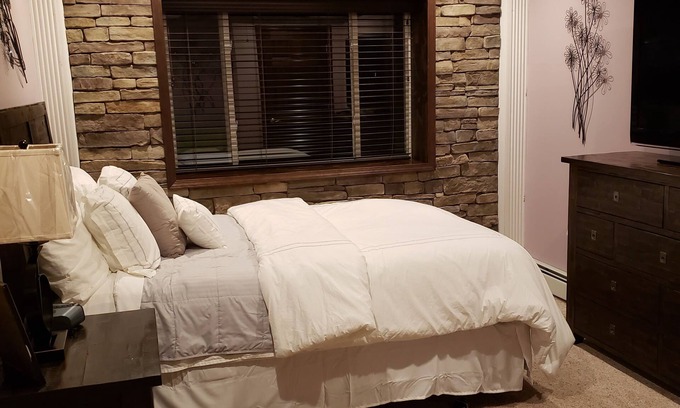 Turtlepoint Apartamento | Hidden 4 Bedroom Beautifully Appointed Home