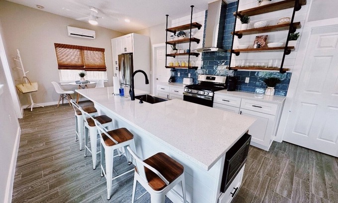 New Smyrna Beach Casa | Hidden Beach Bungalow - Walk to the beach, shops and great eats!