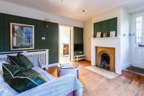 Upper Town Apartamento | Hidden Central Cottage Retreat
