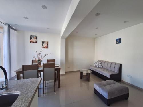 José Luis Bustamante y Rivero Apartamento | Hidden Charm