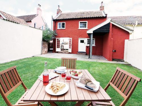 Aldeburgh Casa | Hidden Cottage by The Suffolk Cottage Collection
