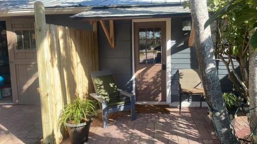 Oldsmar Casa | Hidden Cottage