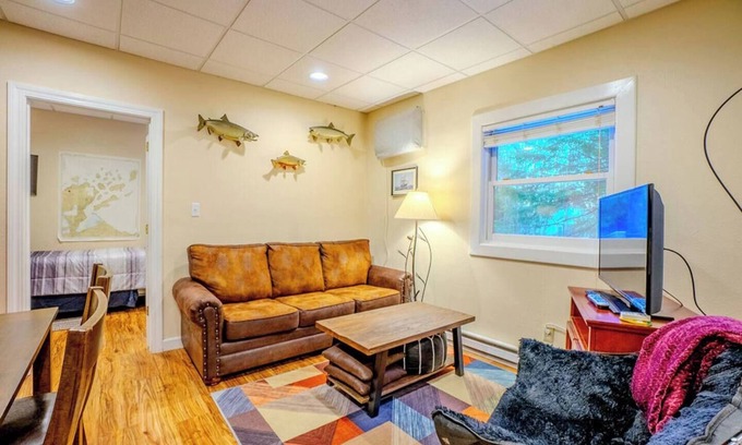 Bayfield Condominio | Hidden Gem, 3 Bed Cozy Condo - Dogs Welcomed - 1 block from marina