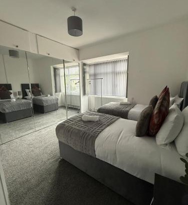 Northfield Apartamento | Hidden Gem - 4 Bedroom Home