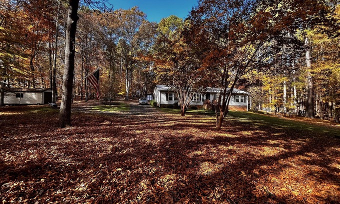 Durham Casa | Hidden Gem by The Eno River w/hot tub-4 miles from DUKE University and VAMC