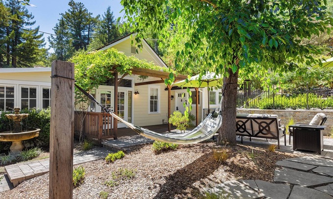 Occidental Casa | Hidden Gem ~ Charming Craftsman in Freestone