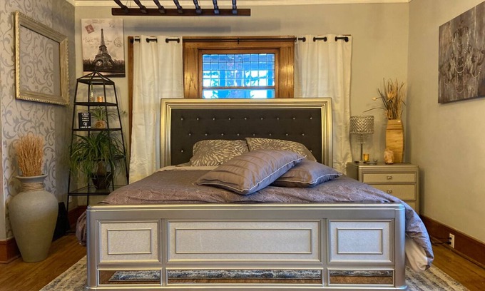 Stoughton Cama Y Desayuno | Hidden Gem - Downtown Stoughton w/optional Sauna.